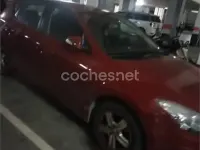 Usado Hyundai i30 Comfort 90 CV (66 kW) 2012 Rojo Berlina