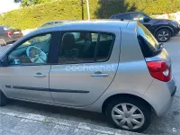 Begagnad Renault Clio II Authentique 75 HK (55 kW) 2007 Grå Sedan