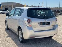 Usado Toyota Verso Active 126 CV (92 kW) 2010 Gris / plata Monovolumen