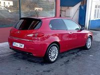 Usado Alfa Romeo 147 Distinctive 105 CV (77 kW) 2005 Rojo Utilitario