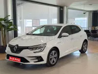Usado Renault Mégane II Zen 115 CV (84 kW) 2021 Blanco Berlina