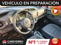 Usado Toyota Yaris Hybrid Advance 100 CV (73 kW) 2018 Rojo Berlina