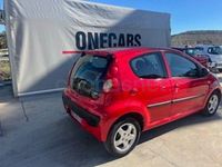Usado Peugeot 107 Urban Move 68 CV (50 kW) 2008 Rojo Utilitario