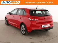 Usado Hyundai i30 120 CV (88 kW) 2017 Rojo Berlina