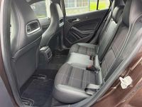 Usado Mercedes GLA200 Urban 136 HP (100 kW) 2014 Vermelho SUV