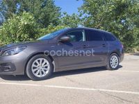 Usado Peugeot 308 Style 100 CV (73 kW) 2020 Gris / plata Familiar
