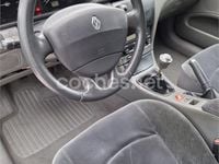 Usado Renault Laguna II Expression 123 CV (90 kW) 2001 Verde Berlina