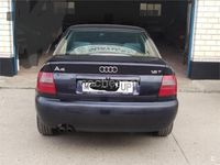 Usado Audi A4 150 CV (110 kW) 1998 Azul Berlina