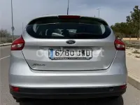 Usado Ford Focus Trend 125 CV (91 kW) 2017 Gris / plata Berlina
