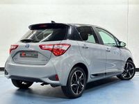 Usado Toyota Yaris Hybrid Edition 100 CV (73 kW) 2018 Gris / plata Berlina
