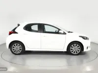 Usado Toyota Yaris Hybrid Active 116 CV (85 kW) 2022 Blanco Berlina