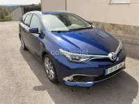 Usado Toyota Auris Hybrid Advance 136 CV (100 kW) 2016 Azul Familiar