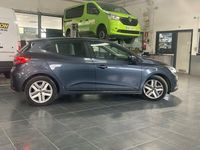 Usado Renault Clio V Intens 101 CV (74 kW) 2022 Gris Berlina