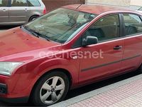 Usado Ford Focus Ghia 115 CV (84 kW) 2006 Rojo Berlina