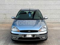 Usado Ford Focus Trend 90 CV (66 kW) 2005 Gris / plata Berlina