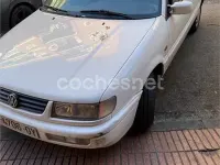 Usado VW Passat 115 CV (84 kW) 1994 Blanco Familiar