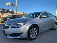 Usado Opel Insignia Selective 140 CV (102 kW) 2016 Gris / plata Familiar