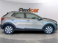 Usado Kia Stonic 101 CV (74 kW) 2024 Gris SUV