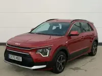 Usado Kia Niro 141 HP (103 kW) 2023 Vermelho SUV