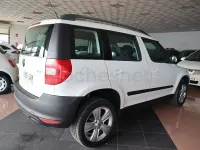 Usado Skoda Yeti Active 105 CV (77 kW) 2011 Blanco SUV