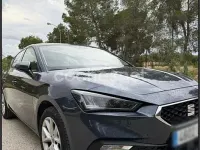 Usado Seat Leon Style 130 CV (95 kW) 2020 Gris / plata Berlina