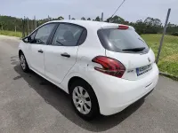Usado Peugeot 208 Access 82 CV (60 kW) 2016 Blanco Utilitario