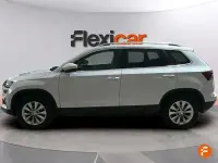 Usado Skoda Karoq Ambition 150 CV (110 kW) 2022 Blanco SUV