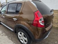 Usado Dacia Sandero Stepway 85 CV (62 kW) 2012 Marrón Berlina