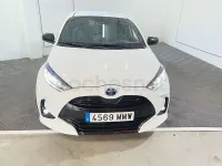 Usado Toyota Yaris Hybrid Active 116 CV (85 kW) 2024 Blanco Berlina