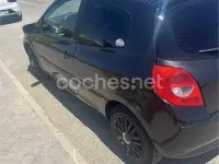 Usado Renault Clio II Authentique 70 CV (51 kW) 2007 Negro Berlina