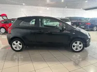 Usado Toyota Yaris Sol 90 CV (66 kW) 2008 Negro Utilitario