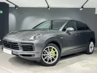 Usado Porsche Cayenne E-Hybrid 462 CV (339 kW) 2020 Gris / plata SUV