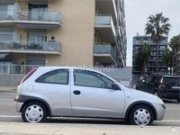 Usado Opel Corsa Essentia 75 CV (55 kW) 2002 Gris / plata Utilitario