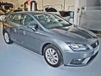 Usado Seat Leon Reference 116 CV (85 kW) 2018 Gris / plata Berlina