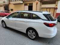 Usado Opel Astra Selective 110 CV (80 kW) 2019 Blanco Familiar