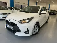 Usado Toyota Yaris Hybrid Active 116 CV (85 kW) 2021 Blanco Berlina