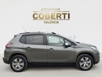 Usado Peugeot 2008 Style 82 CV (60 kW) 2018 Gris / plata SUV