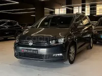 Usado VW Touran Advance 150 CV (110 kW) 2017 Gris / plata Monovolumen