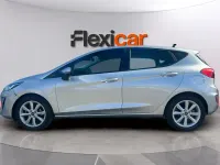 Usado Ford Fiesta Trend 75 CV (55 kW) 2021 Gris Utilitario