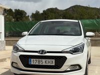 Usado Hyundai i20 84 CV (61 kW) 2018 Blanco Berlina