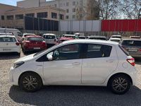 Usado Toyota Yaris Hybrid Active 99 CV (72 kW) 2018 Blanco Berlina