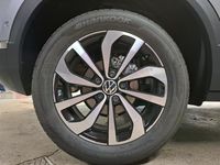 Usado VW T-Roc Design 116 CV (85 kW) 2025 Plata pirita metalizado / techo negro SUV