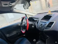 Usado Ford Fiesta Titanium 100 CV (73 kW) 2013 Rojo Berlina