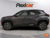 Usado Toyota Yaris Cross Style 116 CV (85 kW) 2022 Gris / plata SUV