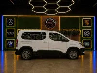 Usado Peugeot Rifter Allure 100 CV (73 kW) 2024 Blanco Monovolumen