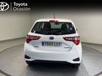Usado Toyota Yaris Hybrid Active 100 CV (73 kW) 2020 Blanco Berlina