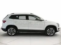 Usado Skoda Karoq Selection 150 CV (110 kW) 2024 Blanco SUV