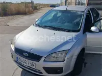 Usado Ford Focus Trend 115 CV (84 kW) 2007 Gris / plata Berlina