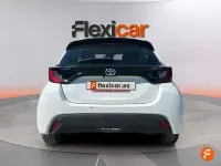 Usado Toyota Yaris Hybrid Business Edition 116 CV (85 kW) 2022 Blanco