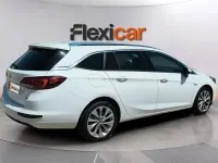 Usado Opel Astra Innovation 136 CV (100 kW) 2019 Blanco Familiar